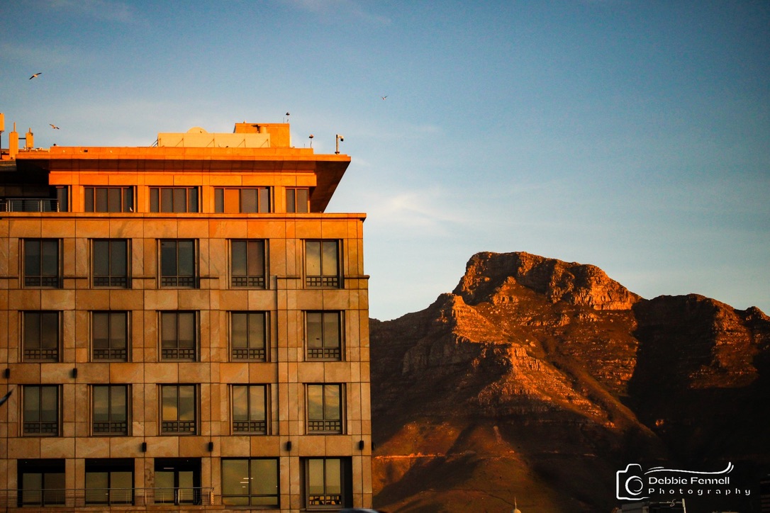 Architecture against the mountain